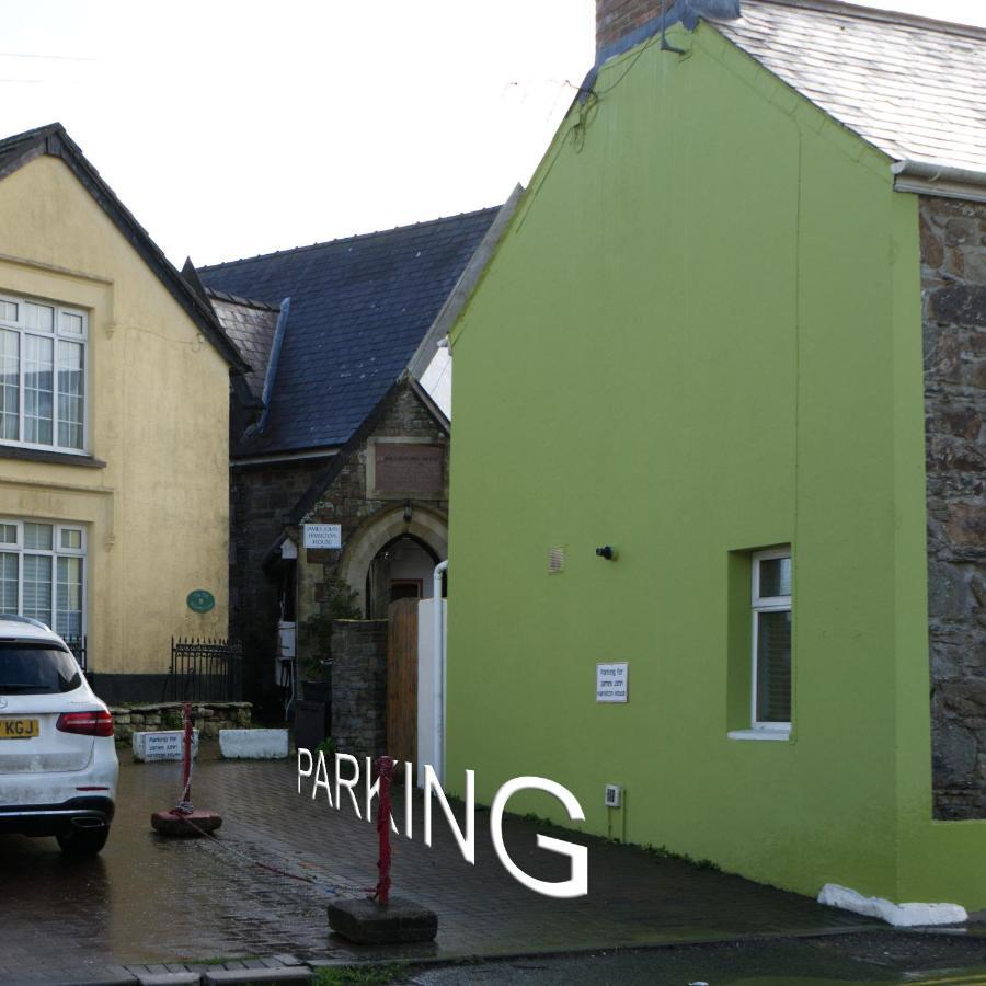 James John Hamilton House And Backpacker Hostel Fishguard Exterior photo